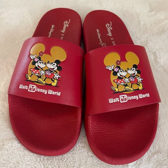 Disney X Coach Sport Red Slide With Mickey Mouse And Minnie Mouse Motif Size: 9 - Picture 4 of 14